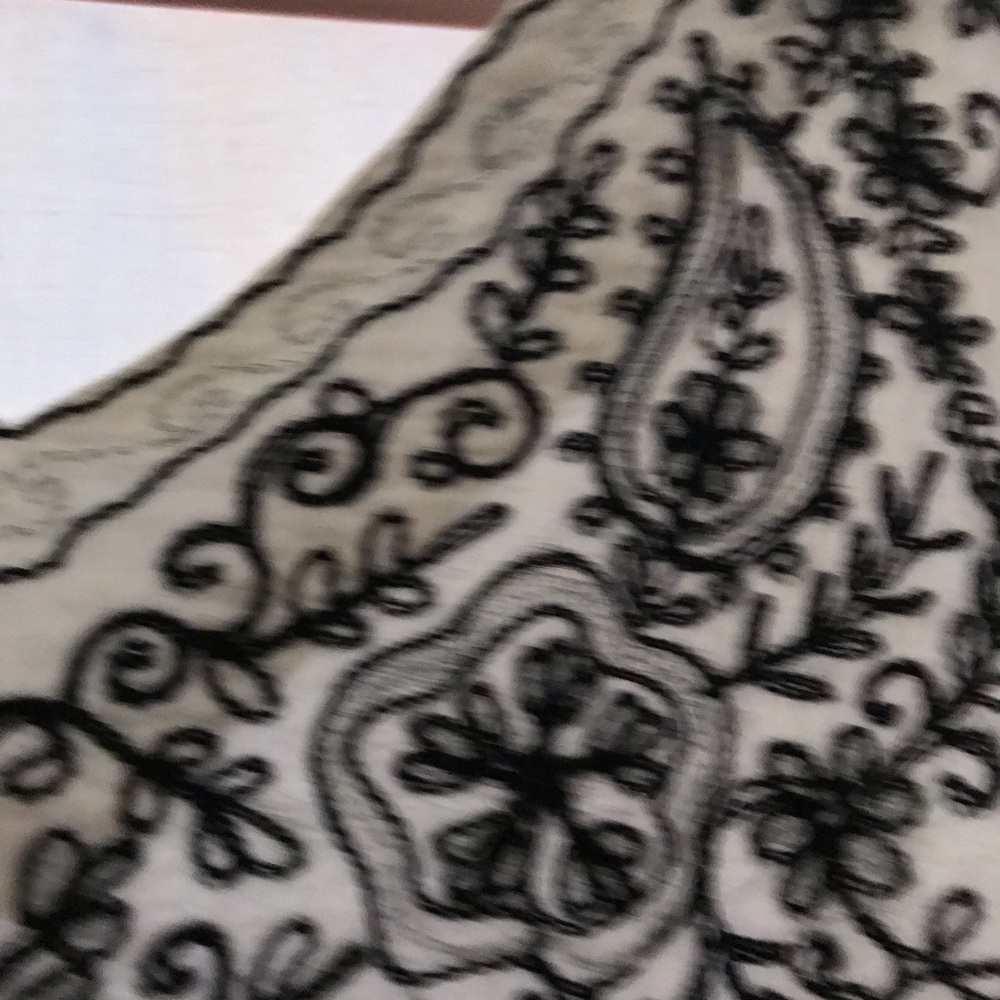 Embroidery tunic - Picture 3 of 6